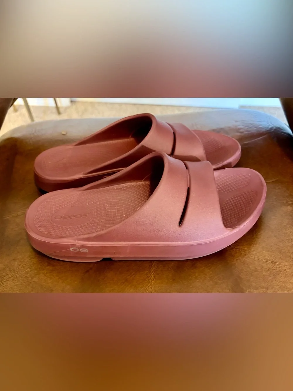 Oofos Ooahh Slide Ssandal Dark Red Unisex Recovery Shoe size Women’s 9 Men’s 7